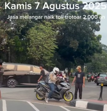 Pungli di atas trotoar di Jakarta. (Instgram)